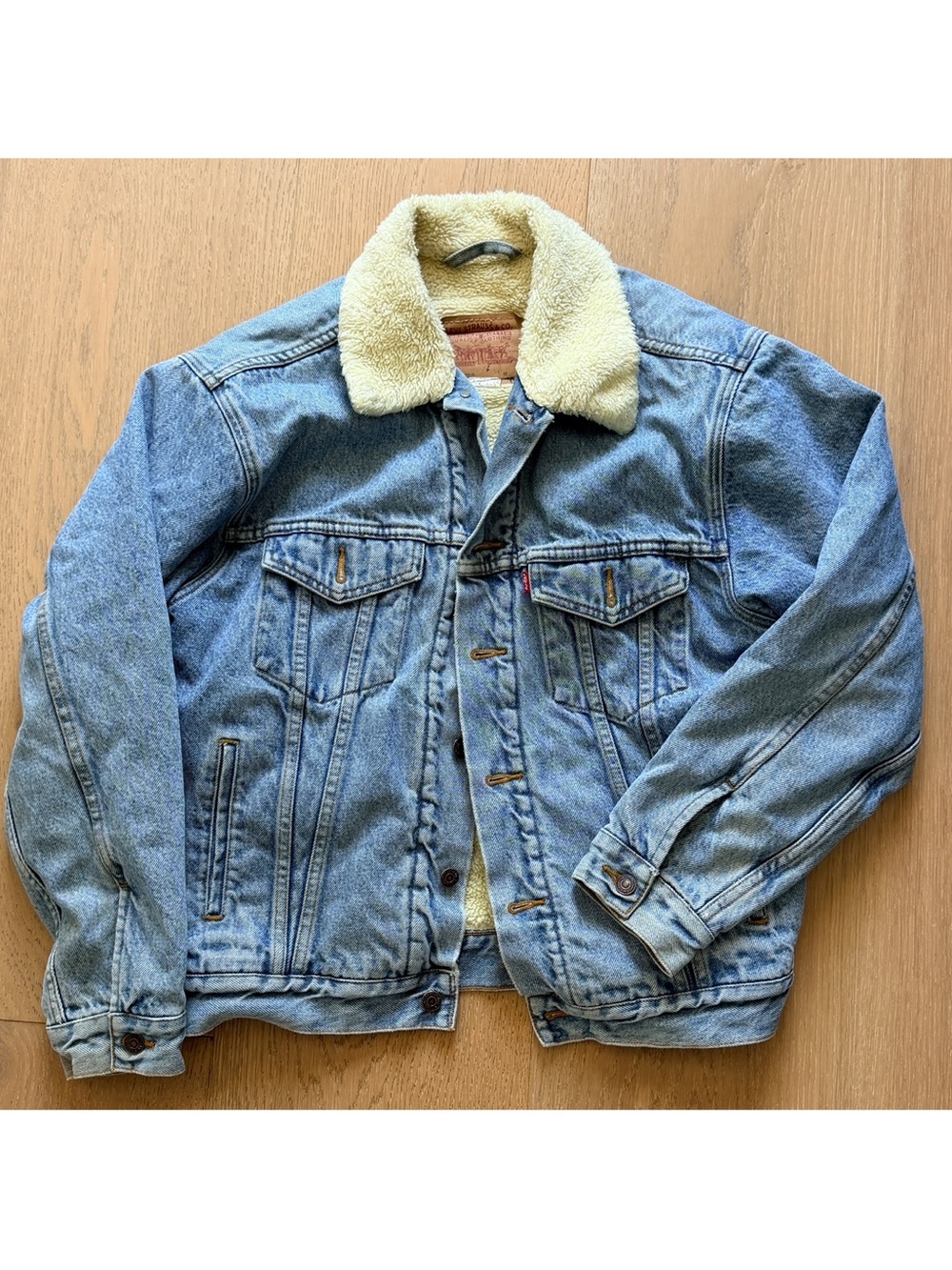 Levi’s Vintage Lagunita’s classic fleece-lined oversized denim jacket - Picture 2 of 7